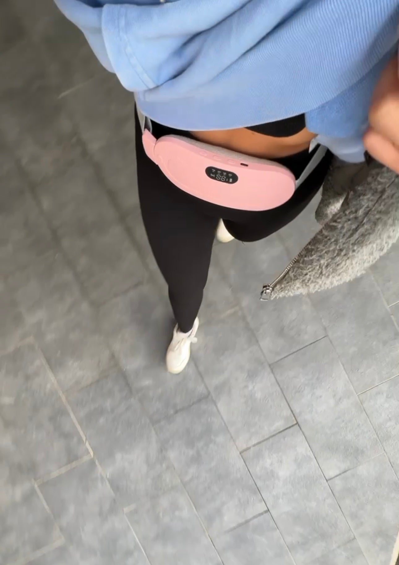 ceinture chauffante menstruelles utilisée en déplacement