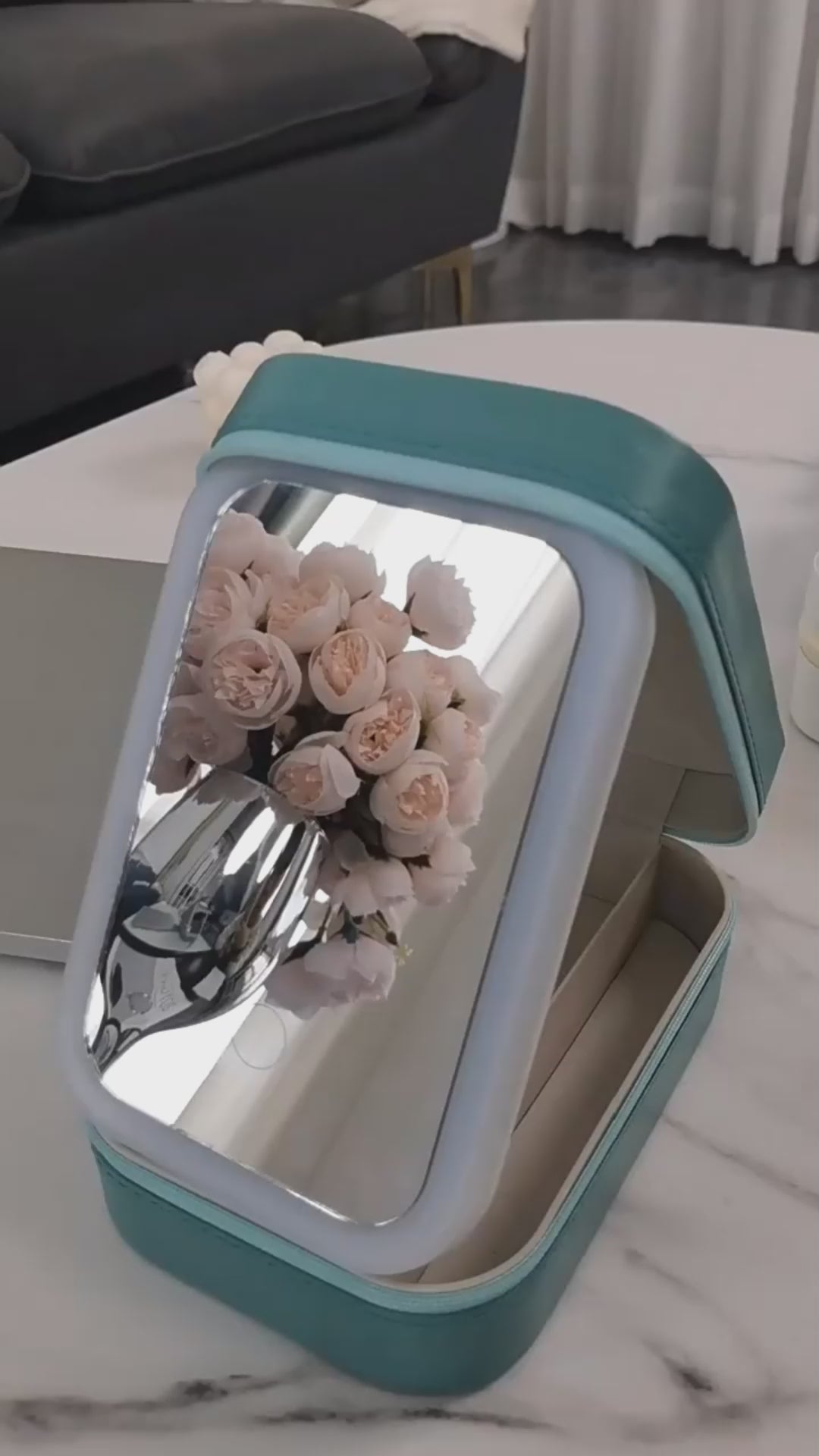 Boîte de Rangement Maquillage avec Miroir LED – Portable & Élégante